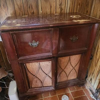 Radio/record player - broken