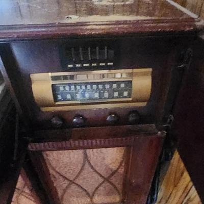 Radio/record player - broken
