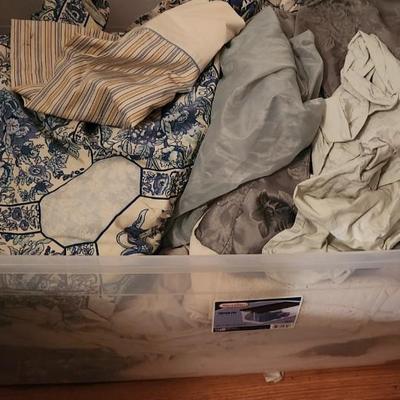 Tote of miscellaneous curtains and liens