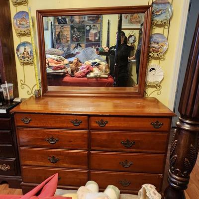 Dresser w/mirror