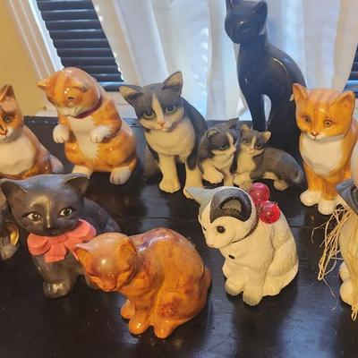 Cat figurine set - 12