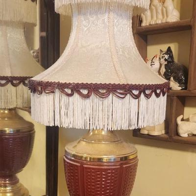 Lamp red w/tassels