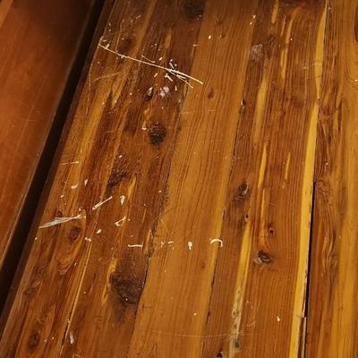 Cedar trunk w/broken lid