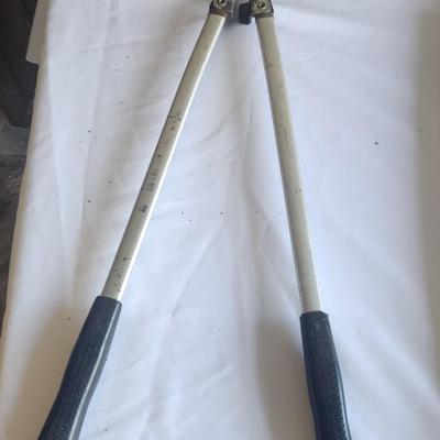 Metal handle loppers