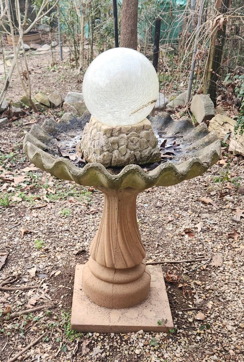 Bird bath w/gazing ball