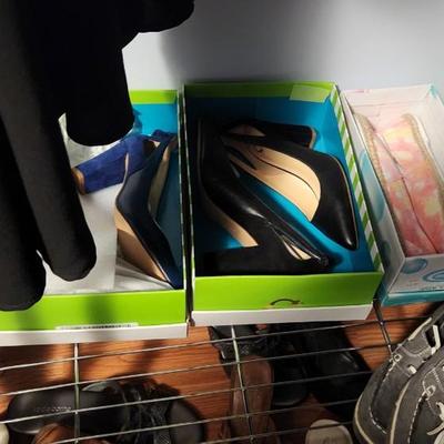 Rack of woman's shoes size 7 1/2