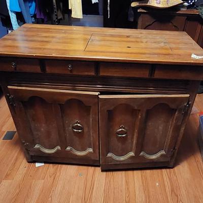Sewing machine table w/sewing machine