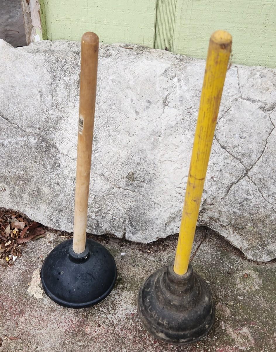 Set of plungers | EstateSales.org