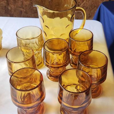 Gold glass pitcher and 7 glasses