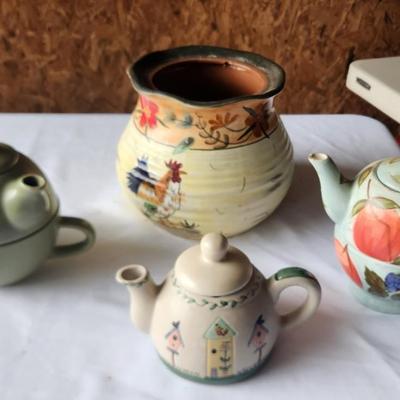 Tea pots and chicken vase - 3