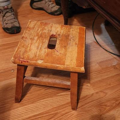 Single step wood stool