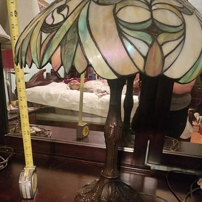 Stain glass lamp w/shade little damage