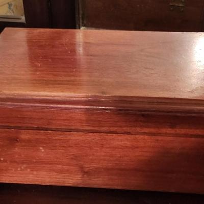 Solid wood jewelry box