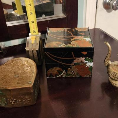 Asian set (box, box, and lamp)