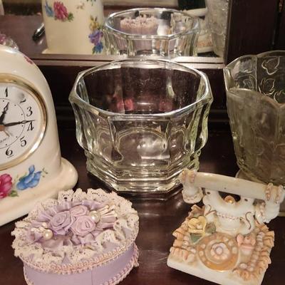 Assorted trinkets