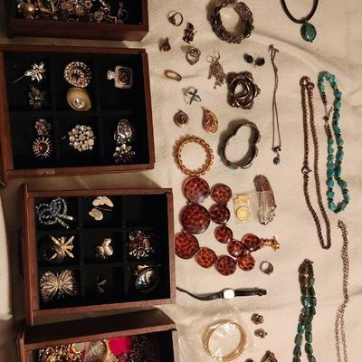 Lot 5 Jewelry