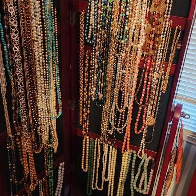 Lot 8 jewelry