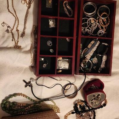 Lot 13 Jewelry