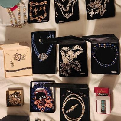 Lot 14 Jewelry