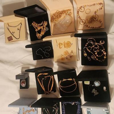 Lot 15 Jewelry