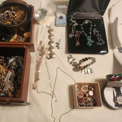 Lot 16 Jewelry