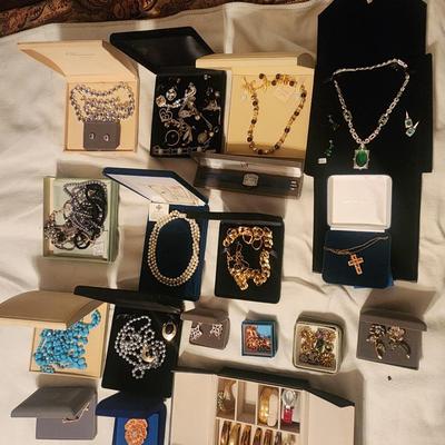 Lot 17 Jewelry