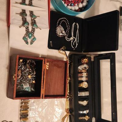 Lot 18 Jewelry