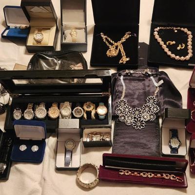 Lot 23 Jewelry