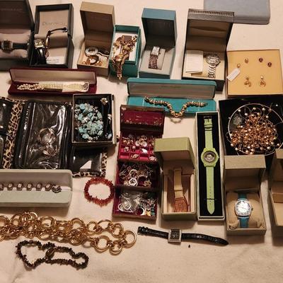 Lot 25 Jewelry