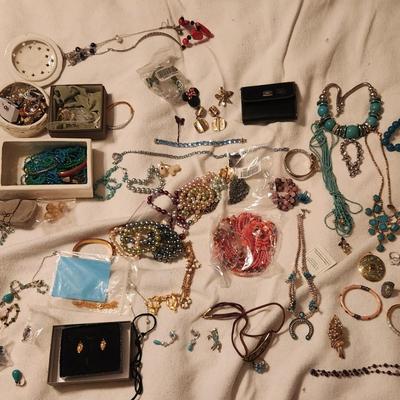 Lot 26 Jewelry