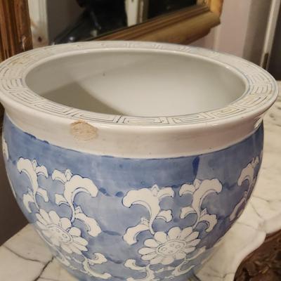 Blue/white flower pot