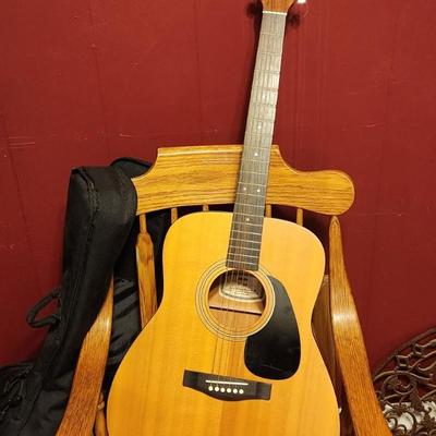 Yamaha acoustic guitar - good condition