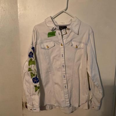 White blue jean shacket w/blue floral size med