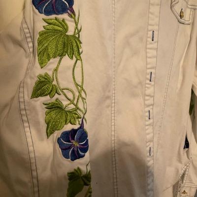 White blue jean shacket w/blue floral size med