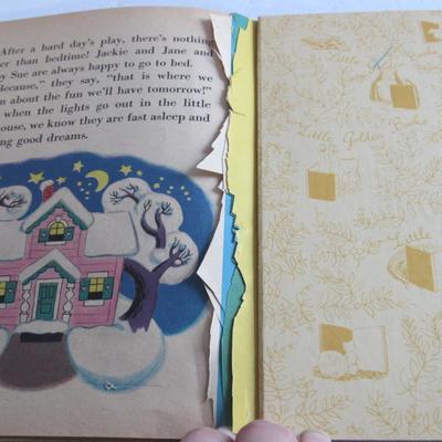 Lot of Kids Books, Unusual Paper Dolls LGB, Orphan Annie BLB, Three Little Pigs LGB