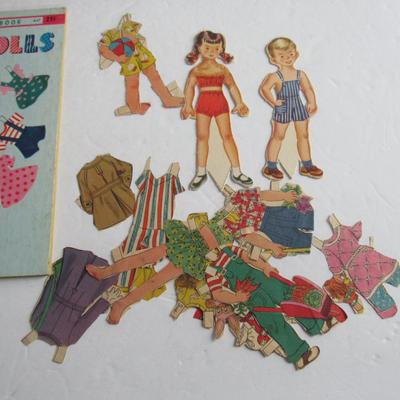 Lot of Kids Books, Unusual Paper Dolls LGB, Orphan Annie BLB, Three Little Pigs LGB