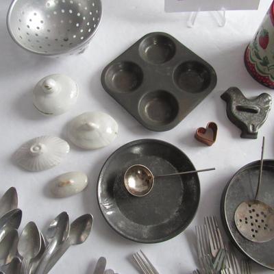 Lot of Vintage Kid's Kitchenware Toys and Washboard