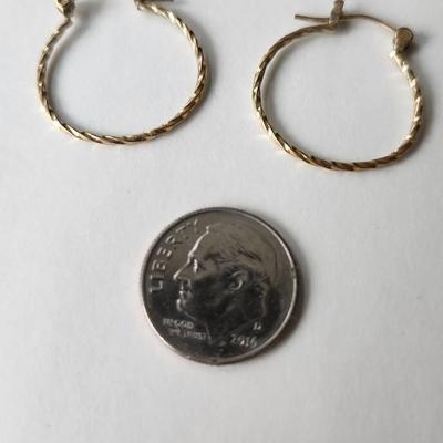 Gold Hoop Twisted earrings