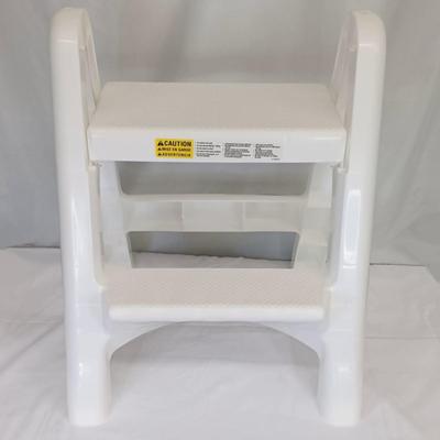 New Rubbermaid Folding Step Stool