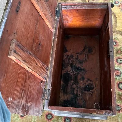 H712 Small Vintage Pine Blanket Chest w/Coffee Table Books