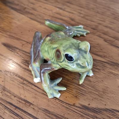 Two frogs and a set of four stone Thirsty stone dragonfly coasters