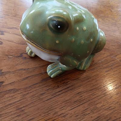 Ceramic Green Garden frog - such a happy frog!