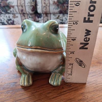 Ceramic Green Garden frog - such a happy frog!