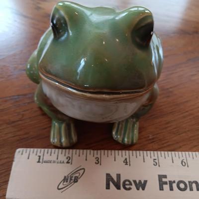 Ceramic Green Garden frog - such a happy frog!