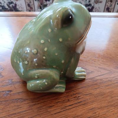 Ceramic Green Garden frog - such a happy frog!