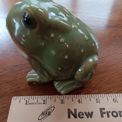 Ceramic Green Garden frog - such a happy frog!