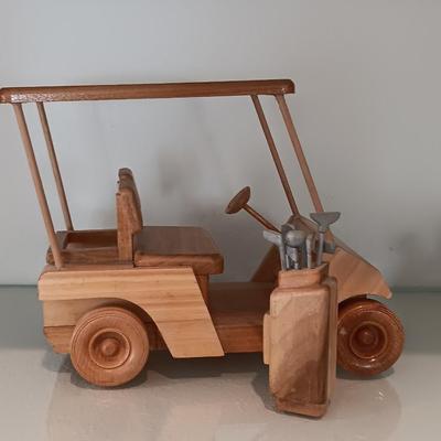 Wooden golf cart with golf bag and Boyds Bears & Friends edition 9E/65 "The lost ball"