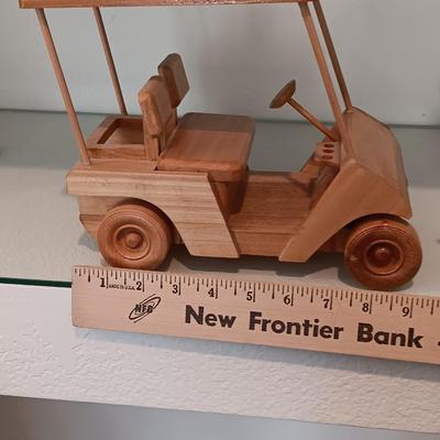 Wooden golf cart with golf bag and Boyds Bears & Friends edition 9E/65 "The lost ball"