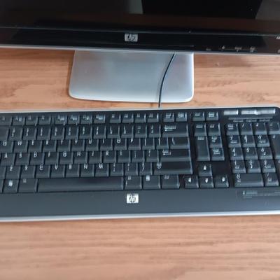 HP Computer monitor, keyboard, mouse, and speakers
