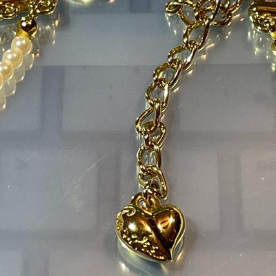 Carolee Designer 16"-19" Adjustable Faux Triple Strand Pearl Necklace in Great Hardly Worn Condition as Pictured.